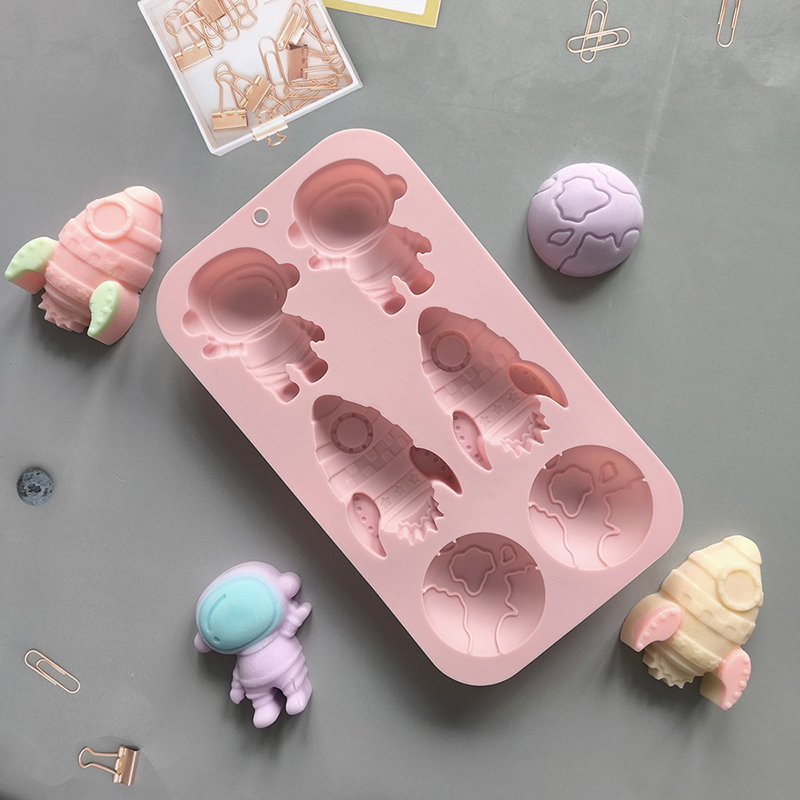 Candle Making Jelly - 6-hole Cartoon Astronaut Rocket Shaped Silicone